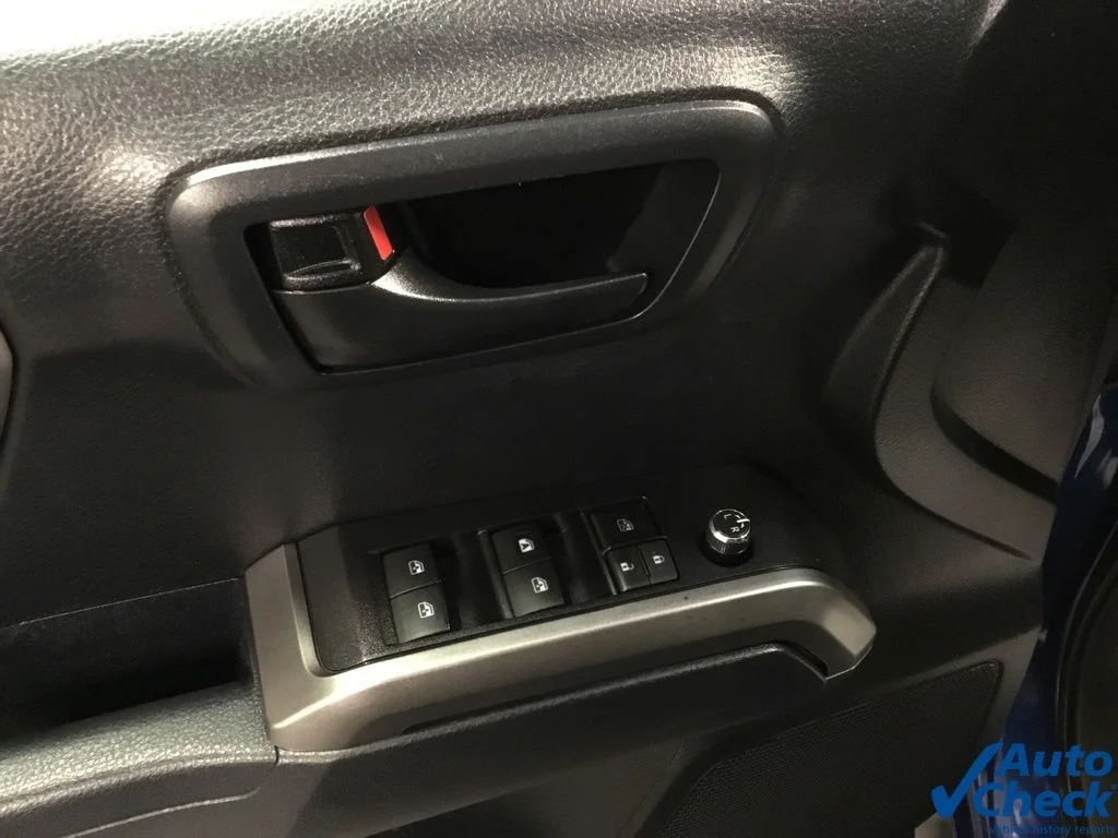 Used 2017 Blue Toyota SR5 image 16