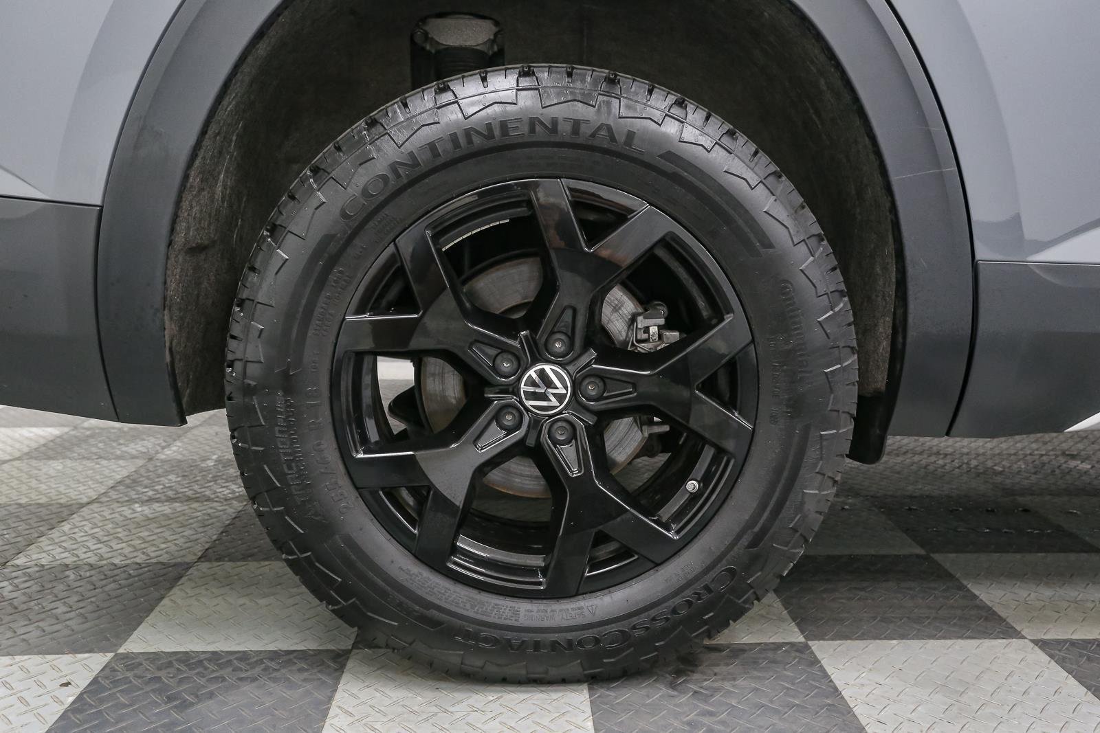 Used 2025 Pure Gray Volkswagen 2.0T Peak Edition image 20