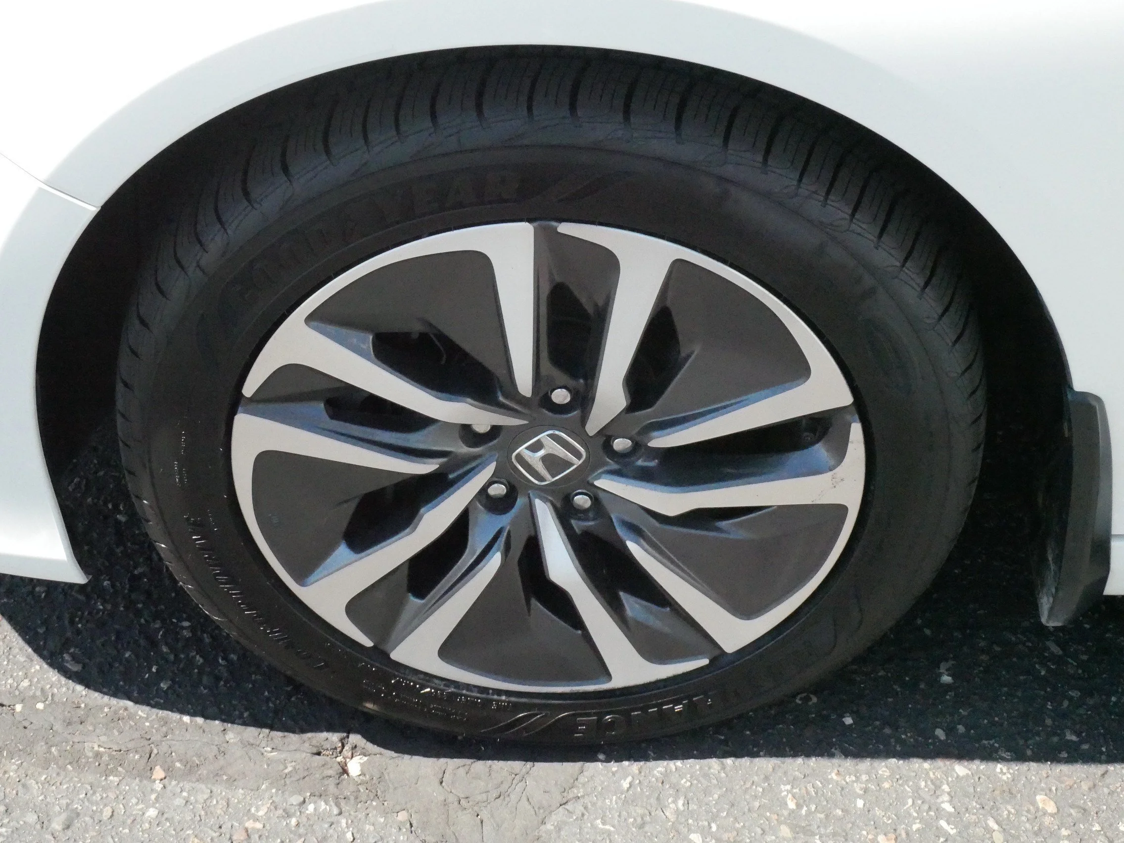 Used 2019 Platinum White Pearl Honda Touring image 15