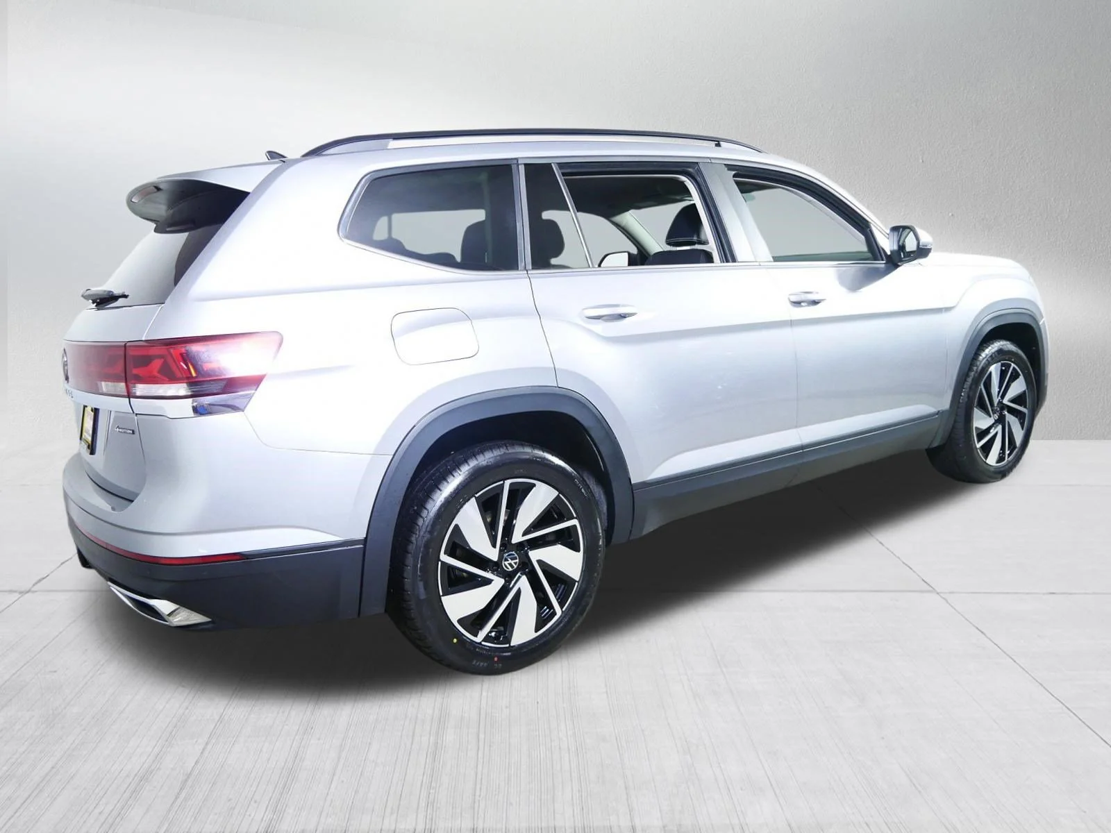 Used 2024 Silver Mist Metallic Volkswagen 2.0T SE w/Technology image 7