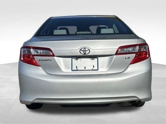 Used 2012 Silver Toyota LE image 4