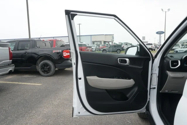 Used 2025 WHITE Hyundai SEL image 11