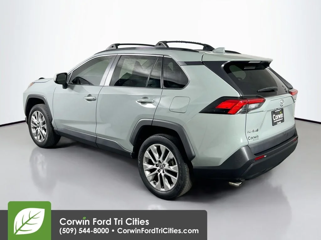 Used 2022 Gray Toyota XLE Premium image 11