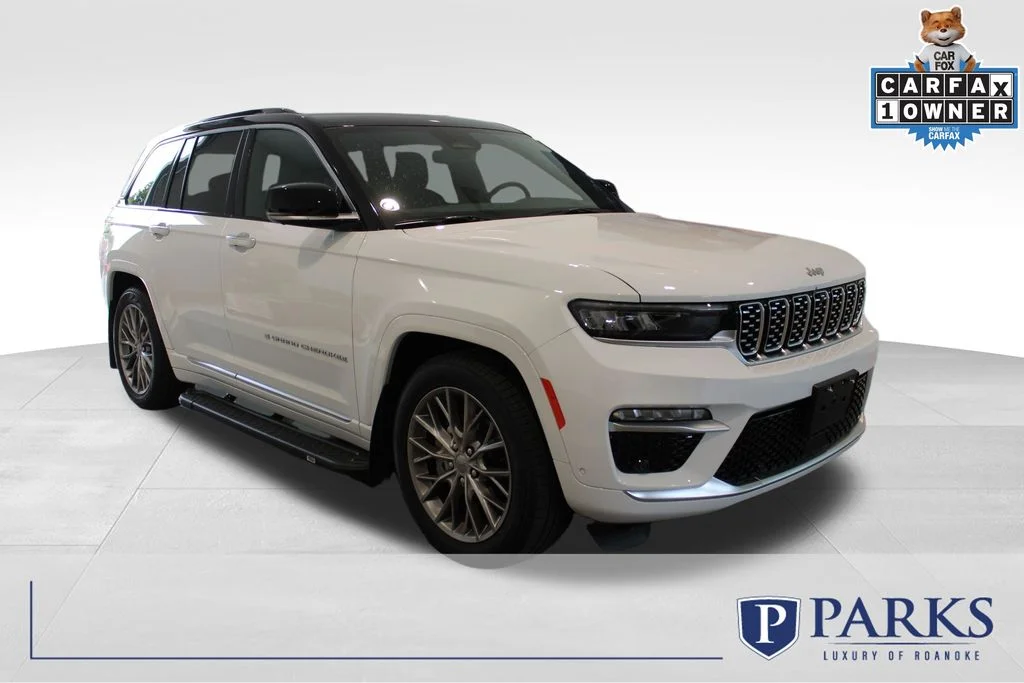 Used 2025 White Jeep Summit image 1