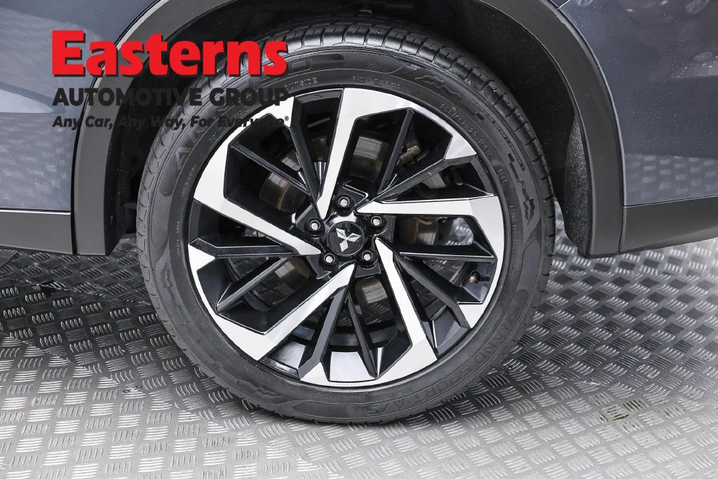 Used 2024 Gray Mitsubishi SE image 8