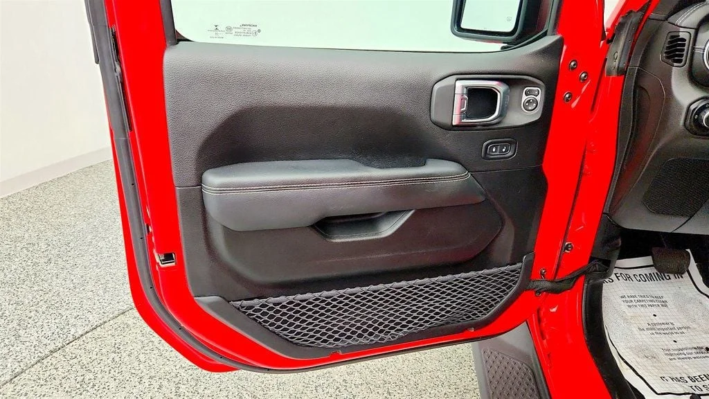 Used 2020 Firecracker Red Clearcoat Jeep Overland 4x4 w/ Leather, Nav & Sound, Trailer Tow Pkg image 11