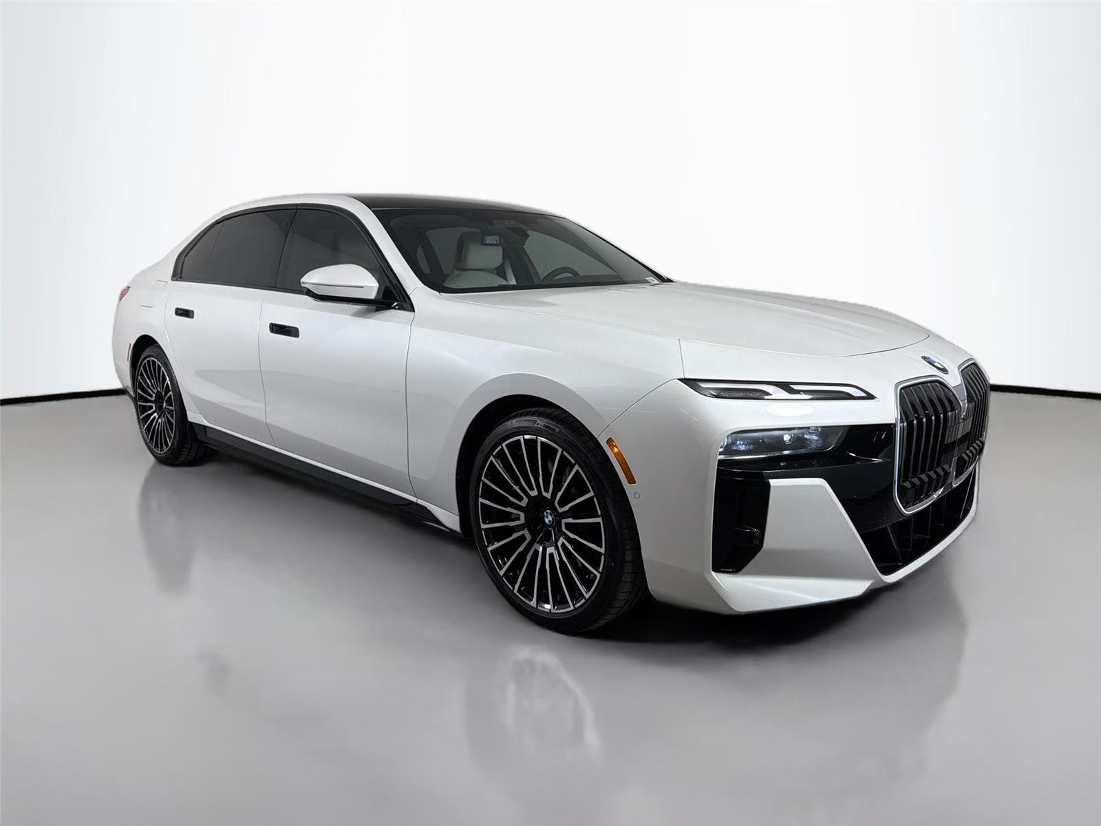 New 2026 Mineral White Metallic BMW 750e xDrive image 3