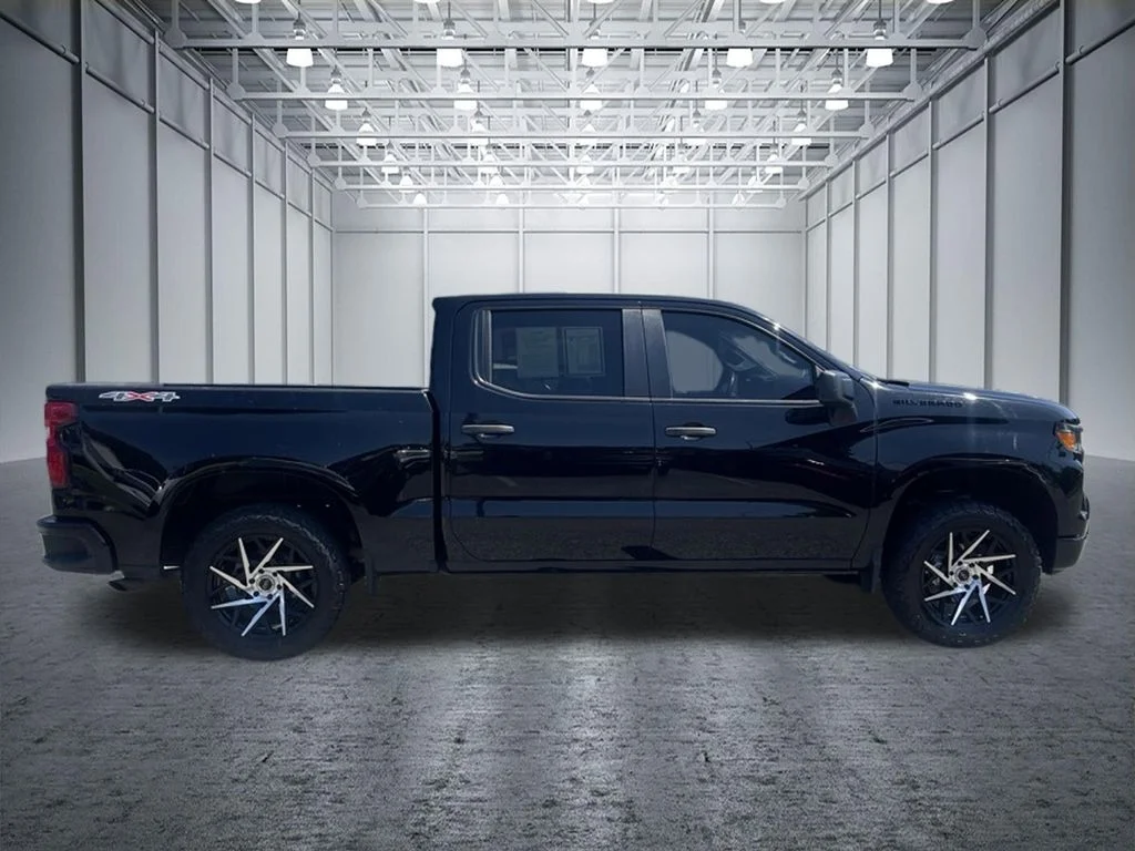 Used 2023 Black Chevrolet Custom image 5