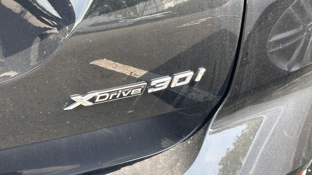 Used 2022 Black Sapphire Metallic BMW xDrive30i image 9
