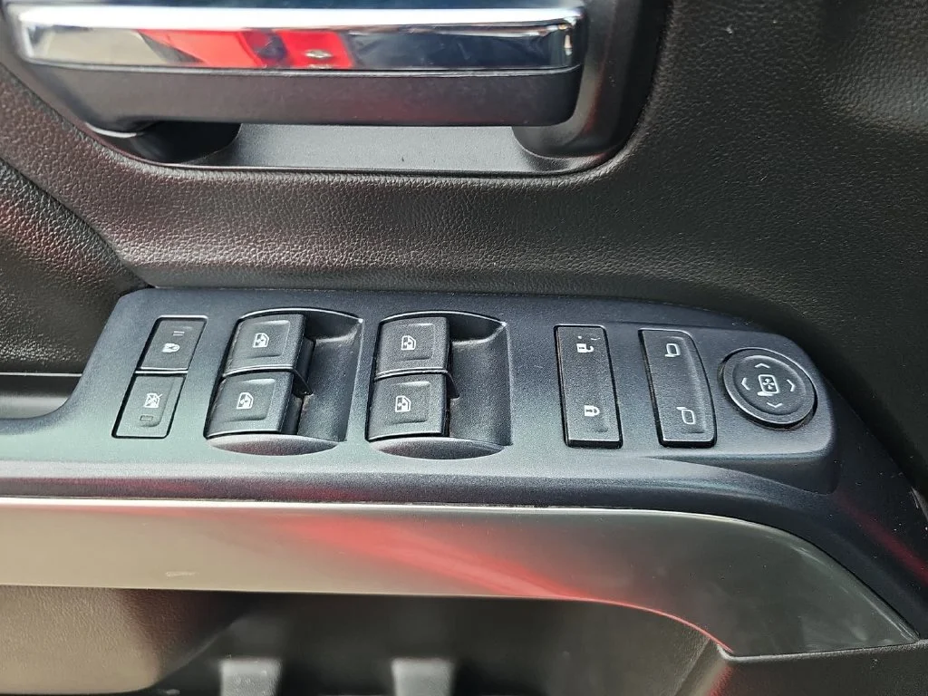 Used 2018 Red Chevrolet LT image 26