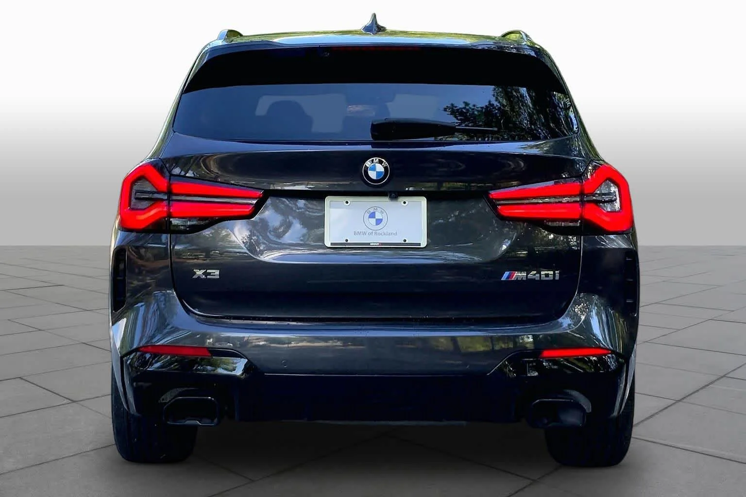 Used 2022 Dark Graphite Metallic BMW M40i image 4