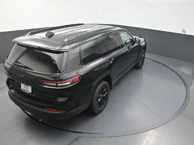 Used 2024 Black Jeep Altitude X image 17