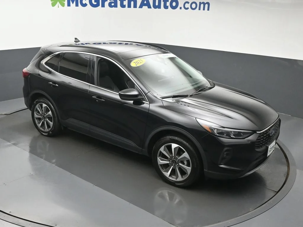 Used 2025 Black Ford Platinum image 3