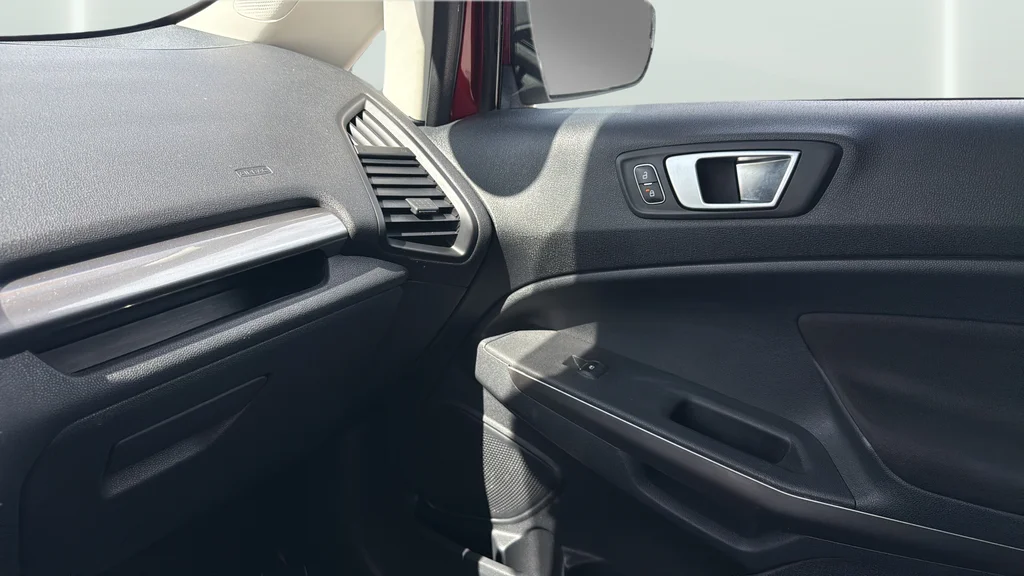 Used 2018 Red Ford SE image 13