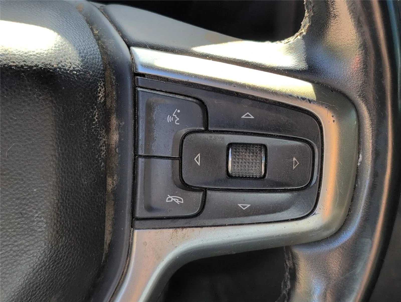 Used 2023 Silver Ice Metallic Chevrolet LT image 21