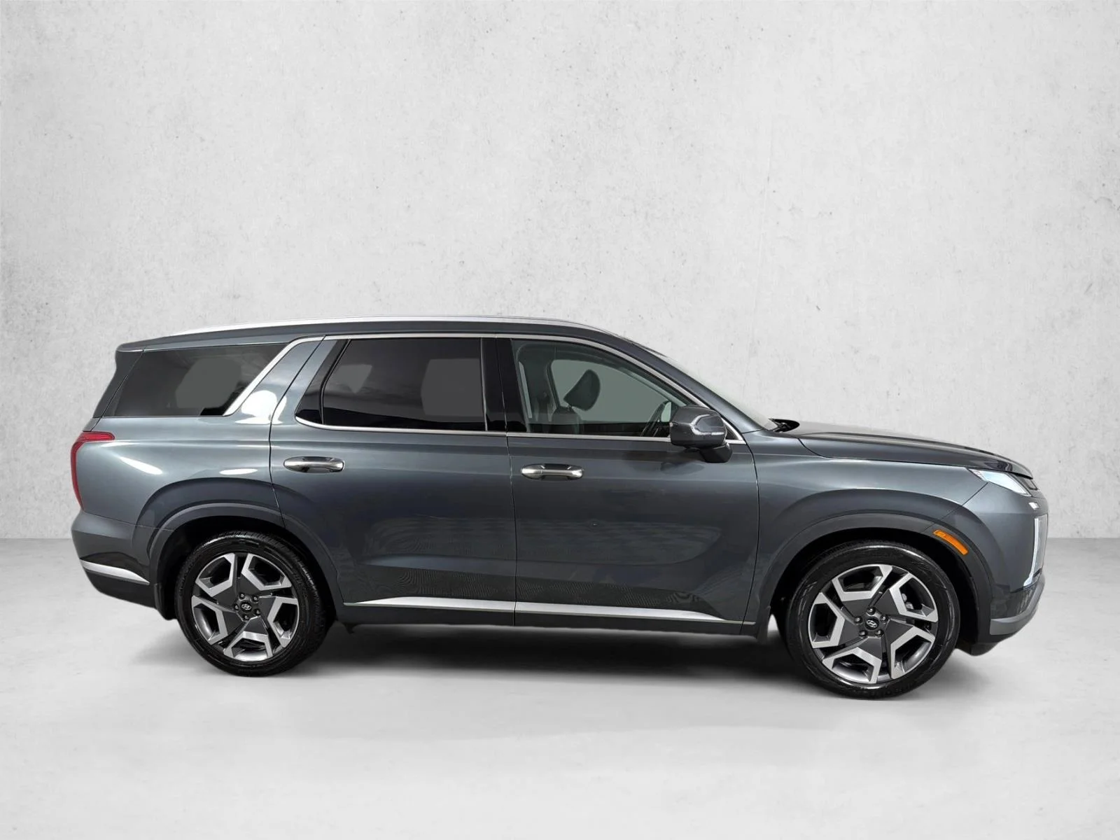 Used 2023 Gray Hyundai SEL image 4