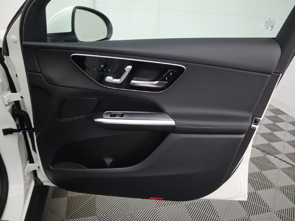 Used 2026 Polar White Mercedes-Benz GLC 300 image 26