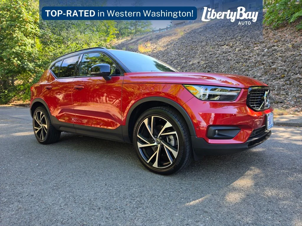 Used 2022 Red Volvo R-Design image 3