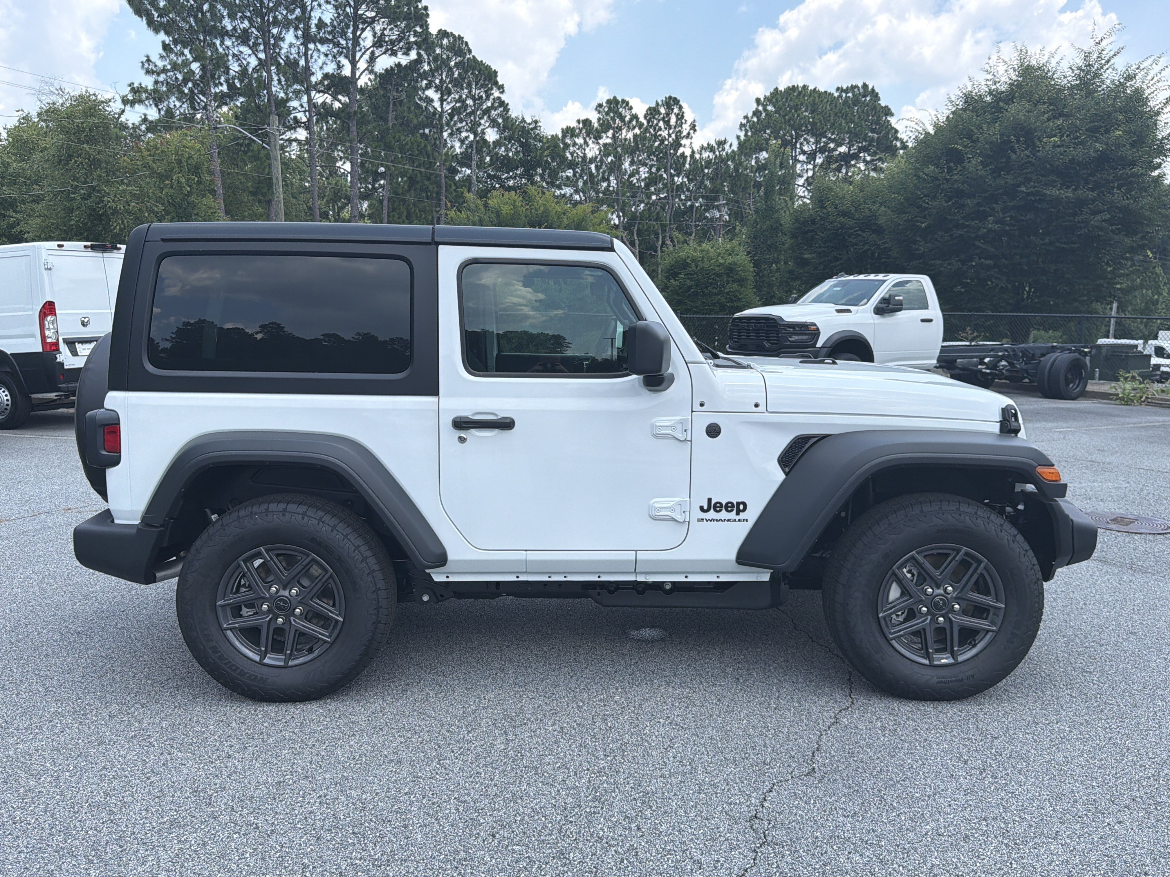 New 2026 Bright White Clear-Coat Exterior Paint Jeep Sport S image 9