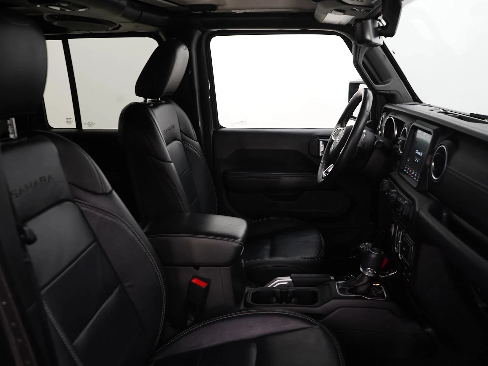 Used 2018 Granite Crystal Metallic Clearcoat Jeep Unlimited Sahara image 11