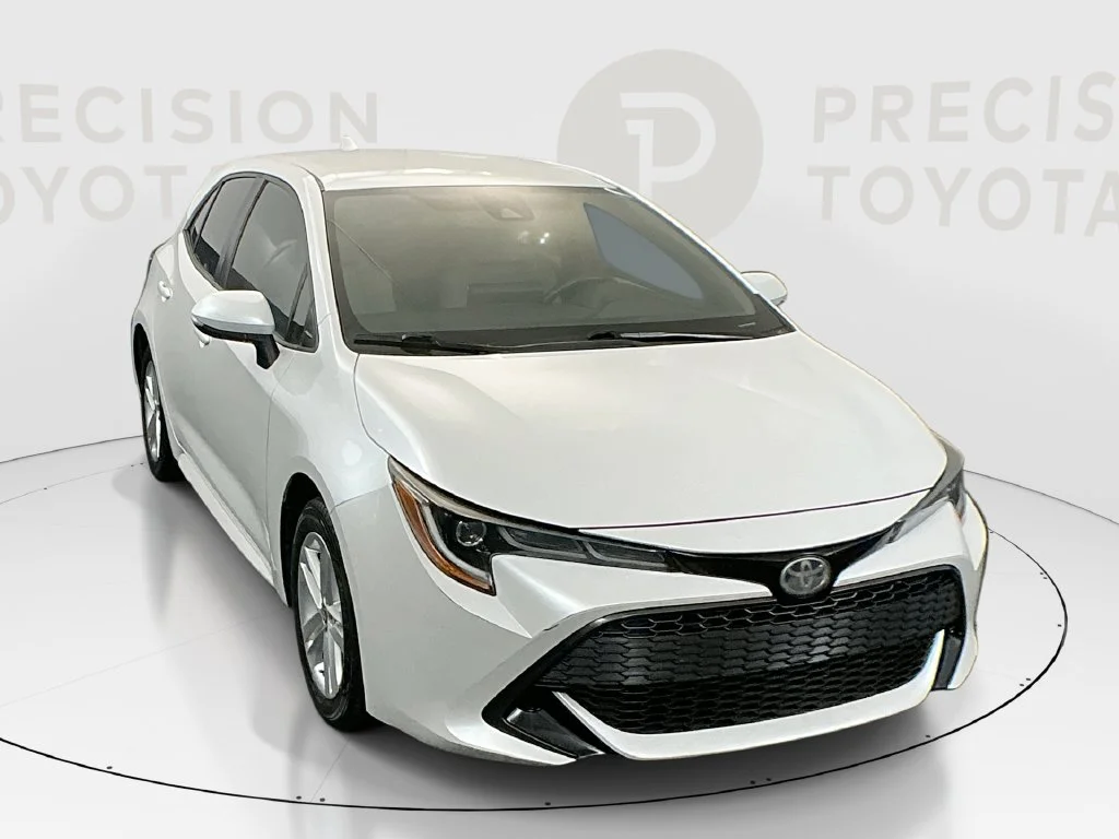Used 2021 Wind Chill Pearl Toyota SE image 1