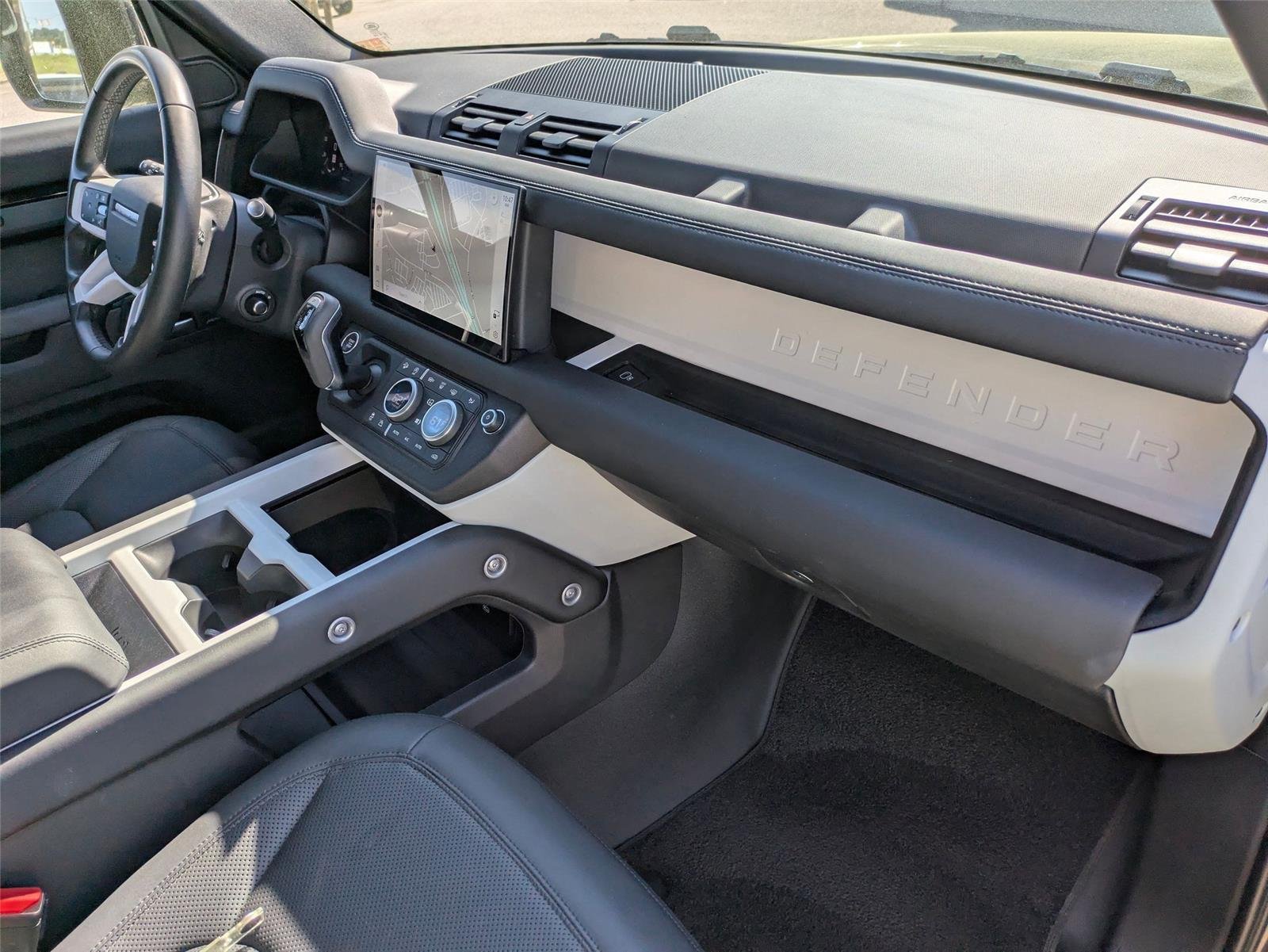 Used 2025  Land Rover S image 38