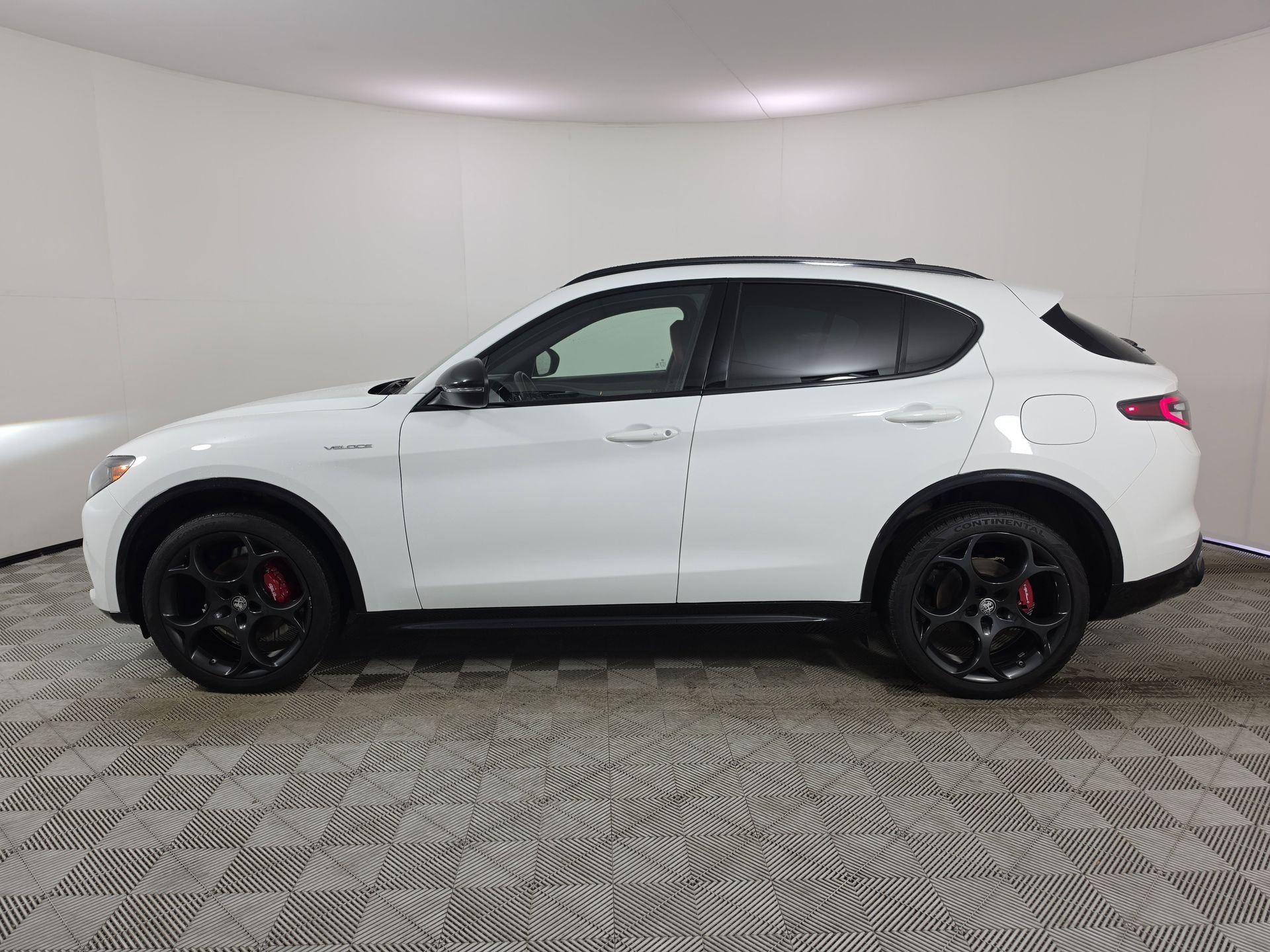 Used 2024 White Alfa Romeo Veloce image 4
