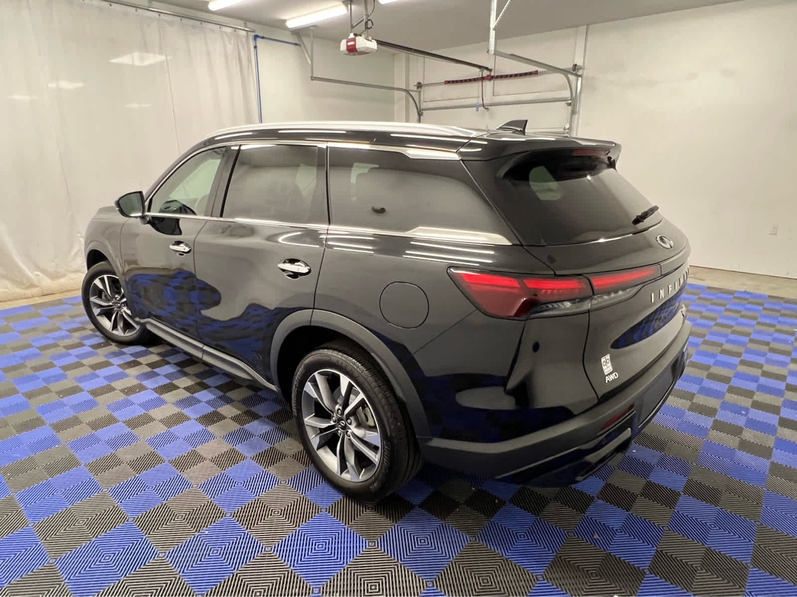 Used 2024 Mineral Black INFINITI LUXE image 16