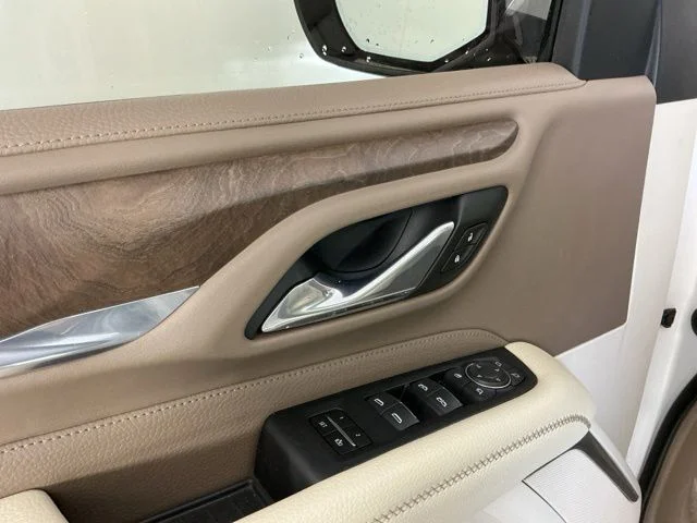 Used 2021 White Frost Tricoat GMC Denali image 8