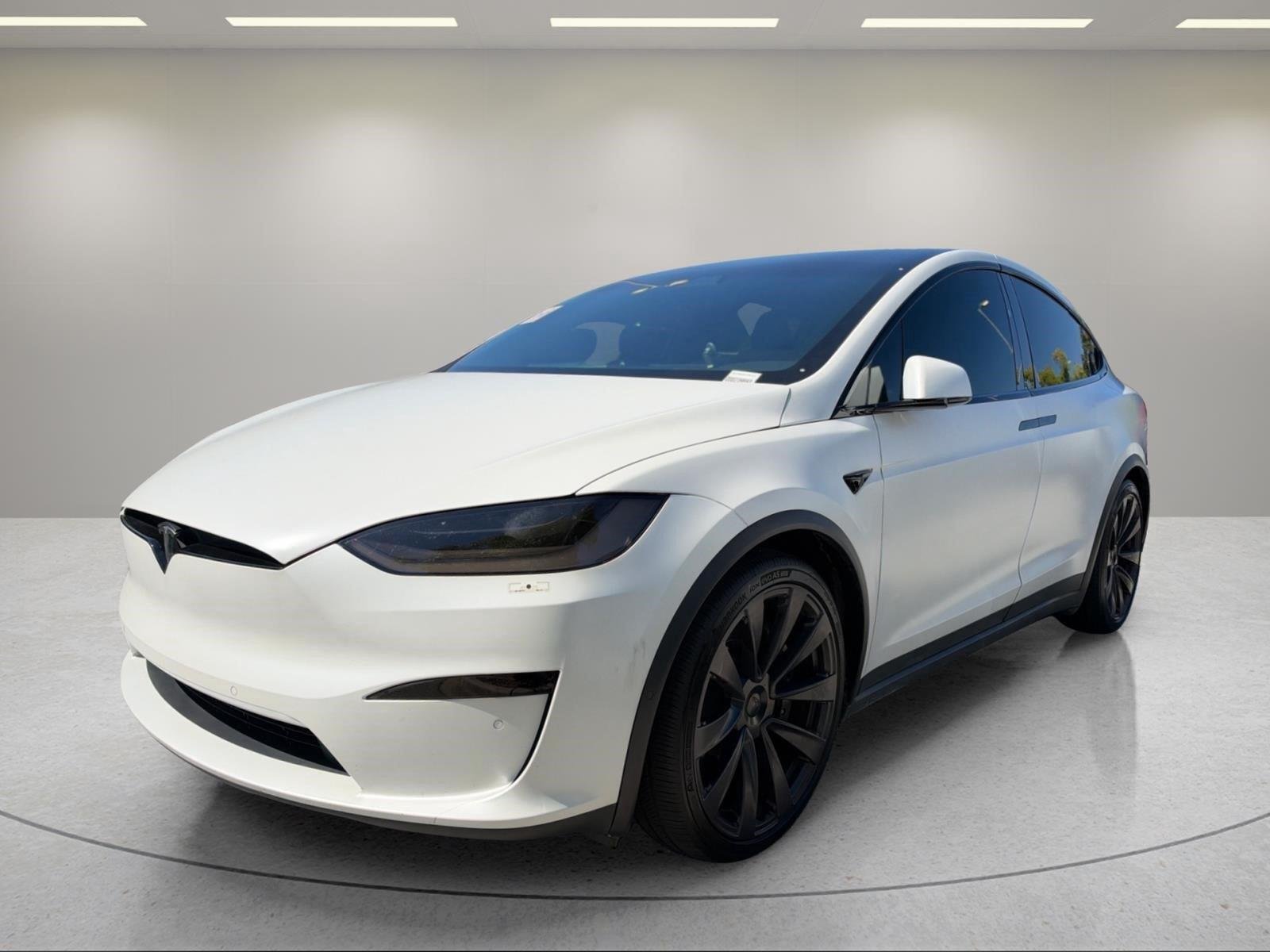 Used 2022 Pearl White Multi-Coat Tesla Plaid image 1