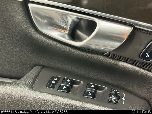 Used 2018 Gray Volvo T6 Momentum image 18