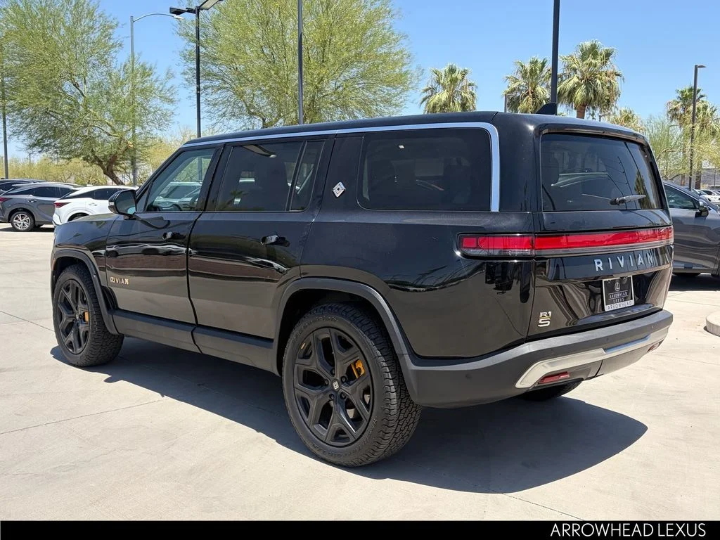Used 2023  Rivian Adventure image 4
