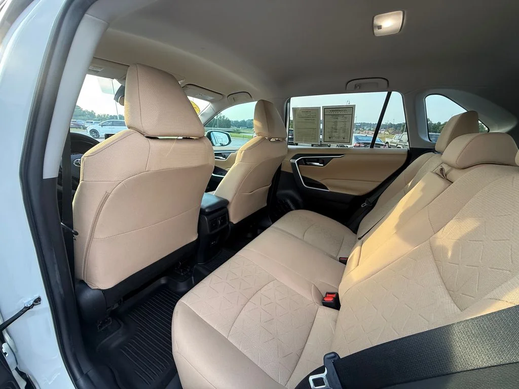 Used 2022 White Toyota XLE image 23