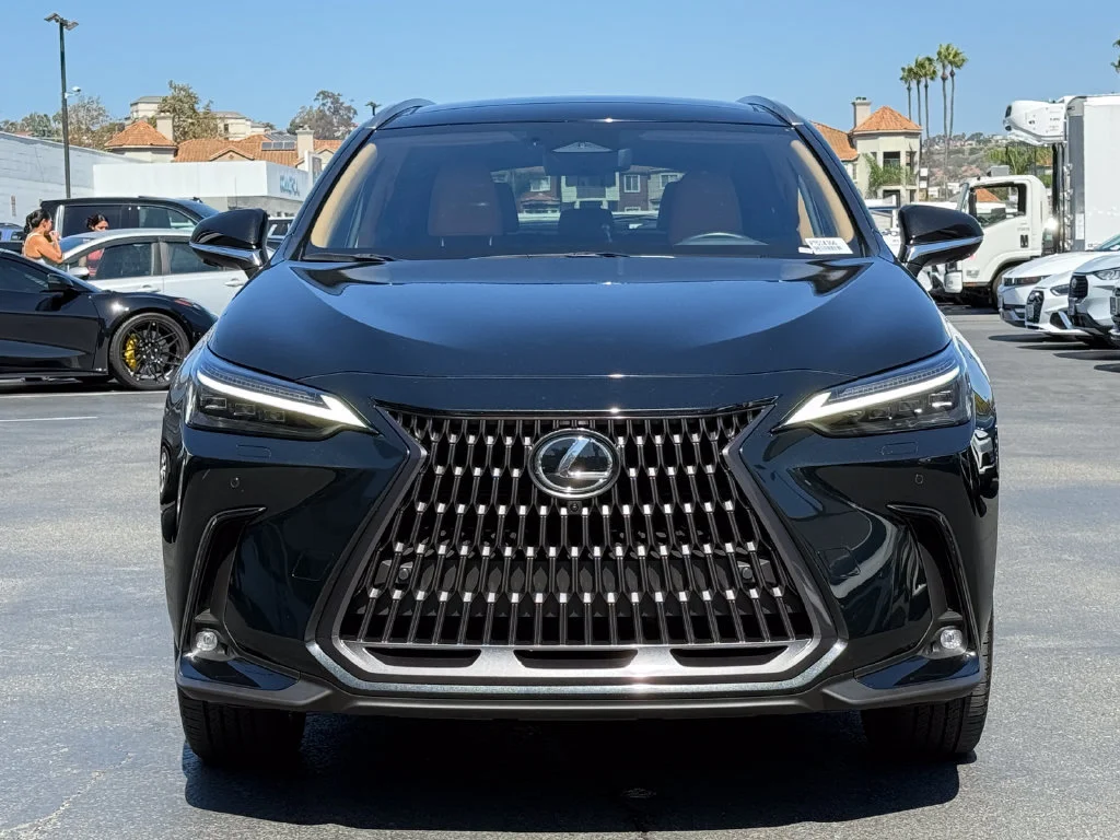 Used 2025  Lexus NX 350h Luxury image 4