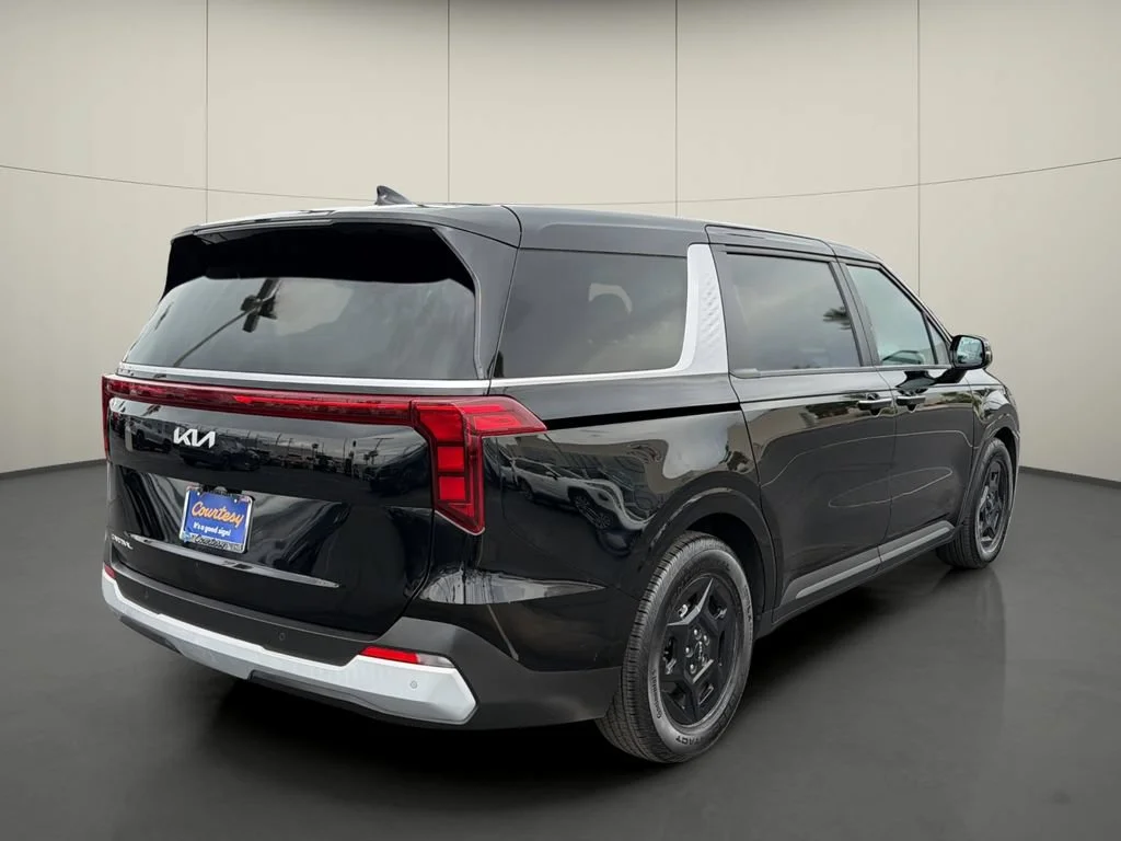 Used 2025 Black Kia LXS image 7