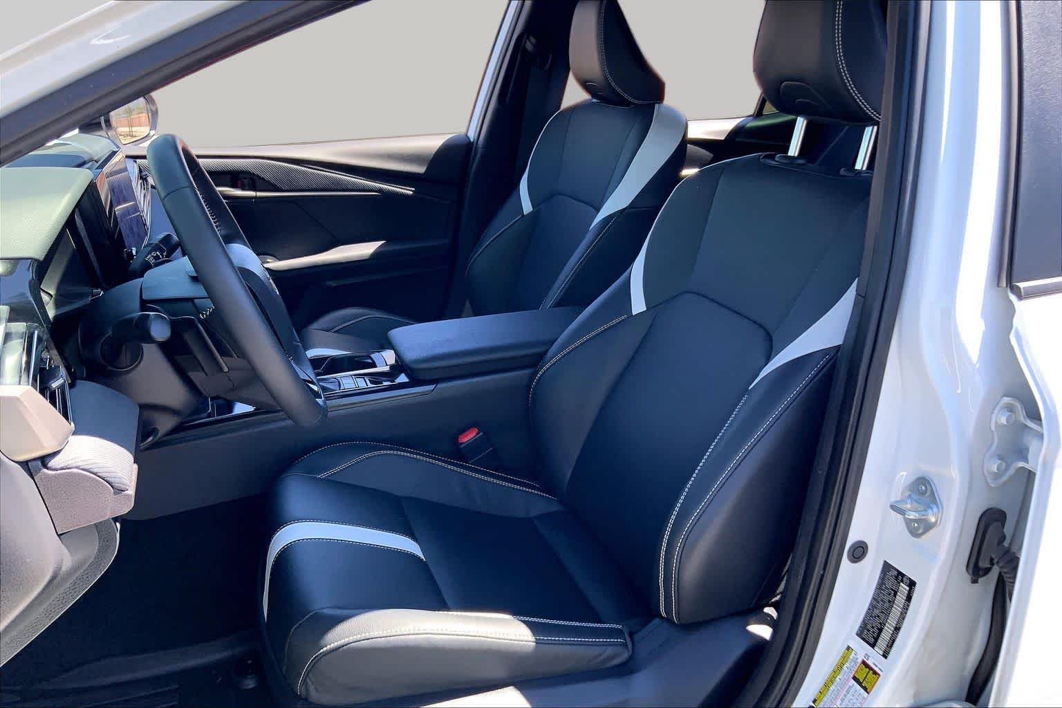 Certified Used 2025 Ice Cap Toyota SE image 9