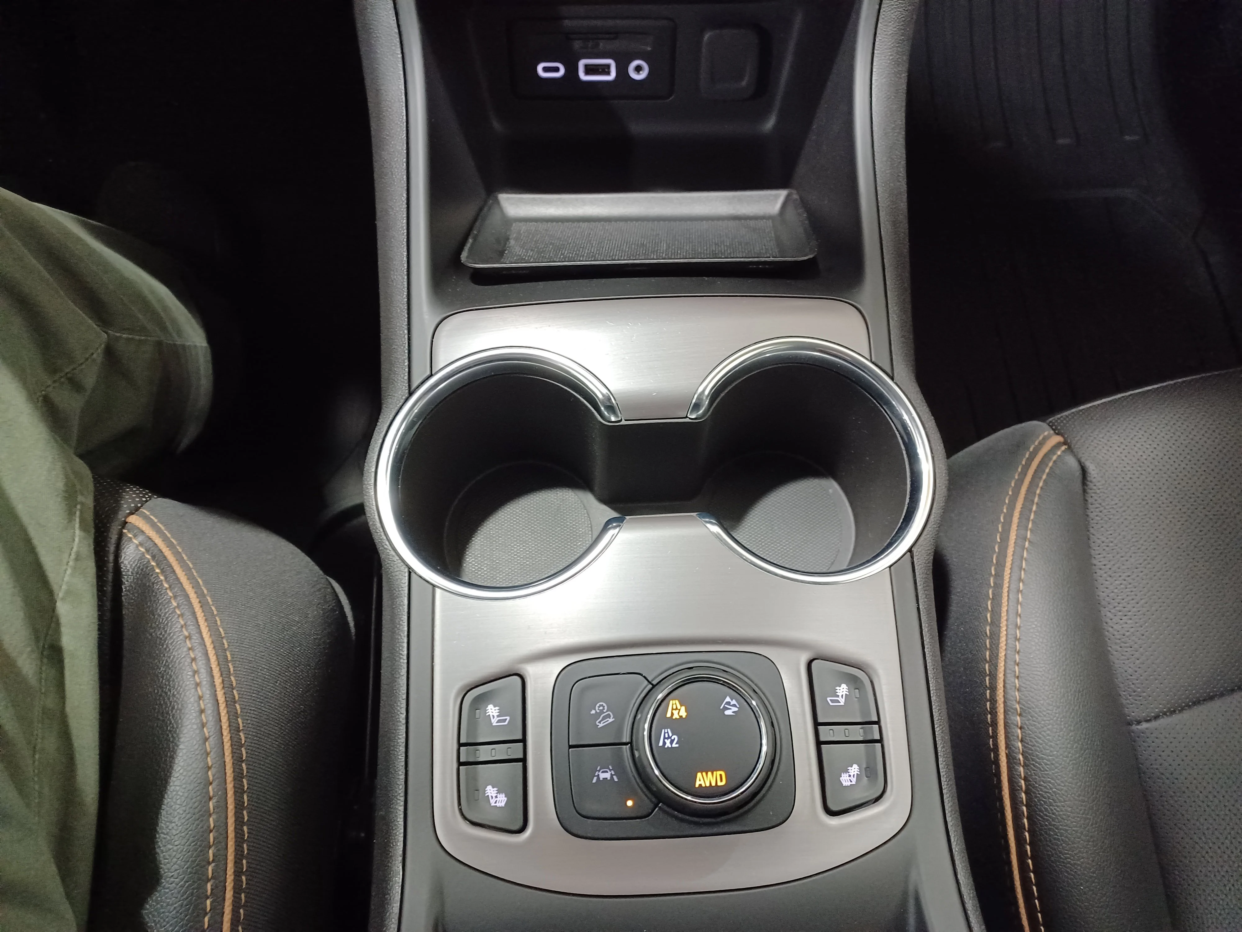 Certified Used 2023 White GMC AT4 AWD *Adaptive Cruise | Remote Start | Htd Leather | Htd Wheel | Apple CarPlay | Park Assist image 18