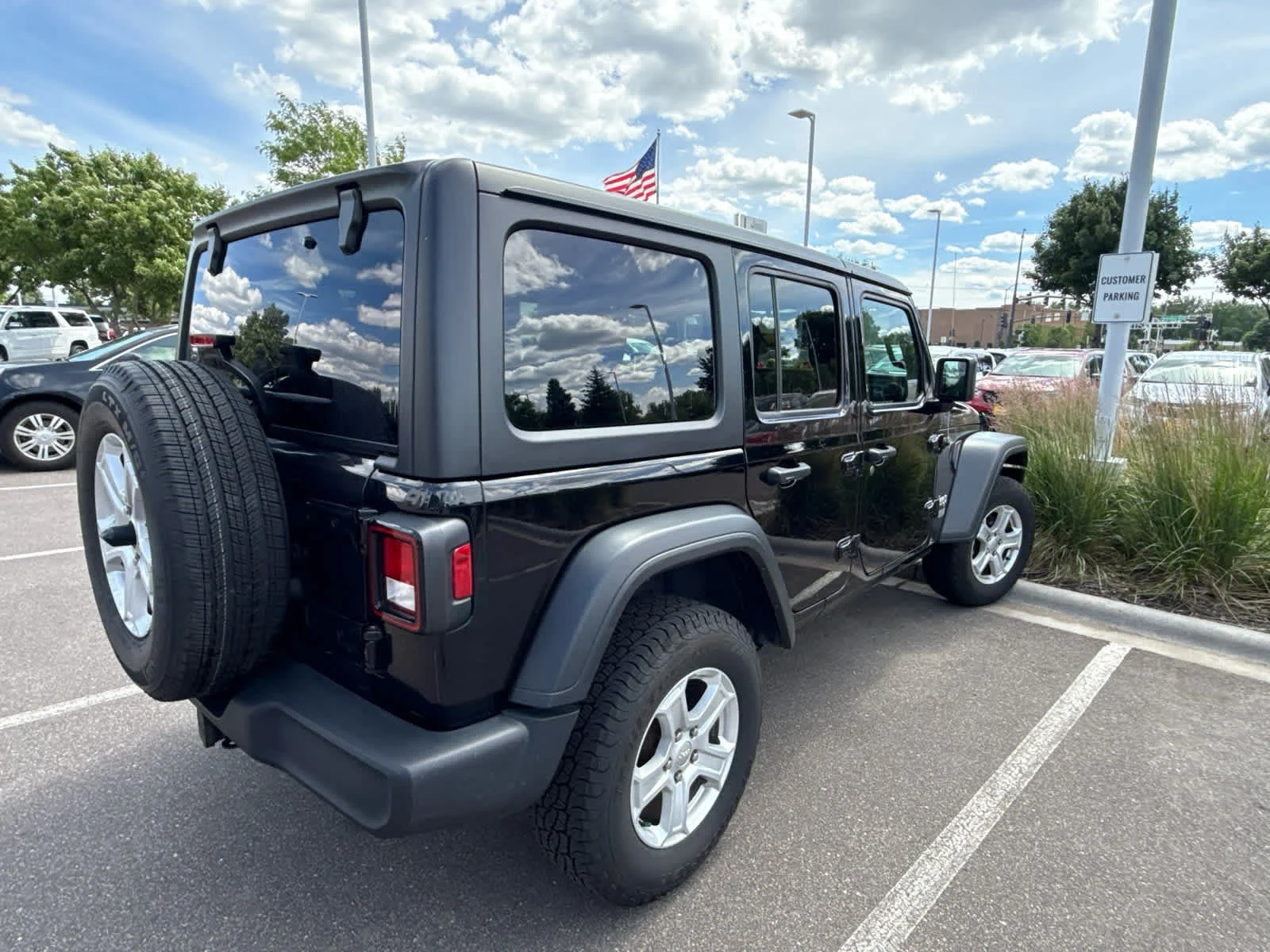 Used 2020 Black Clearcoat Jeep Sport S image 5