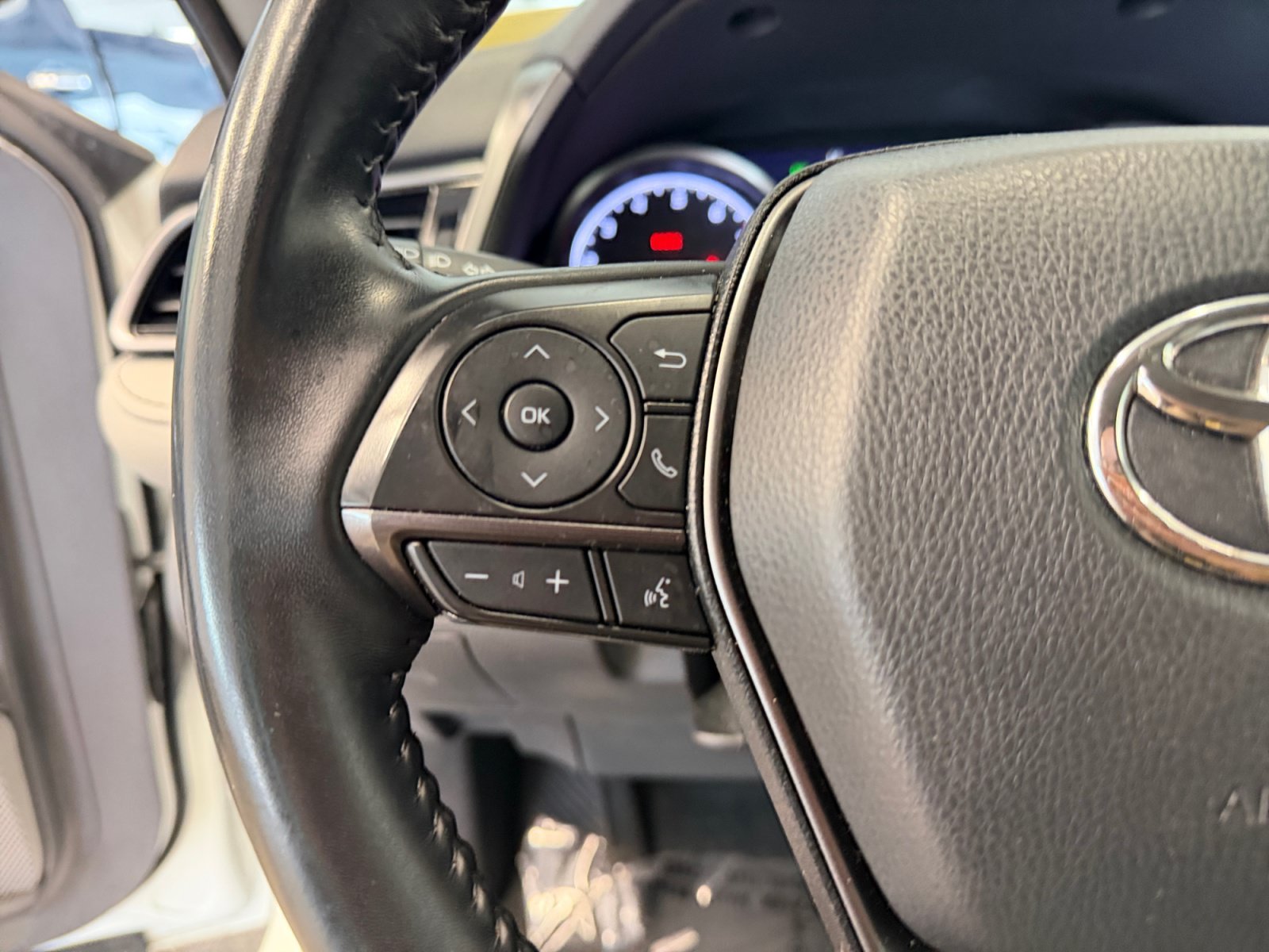 Used 2022 White Toyota SE image 11