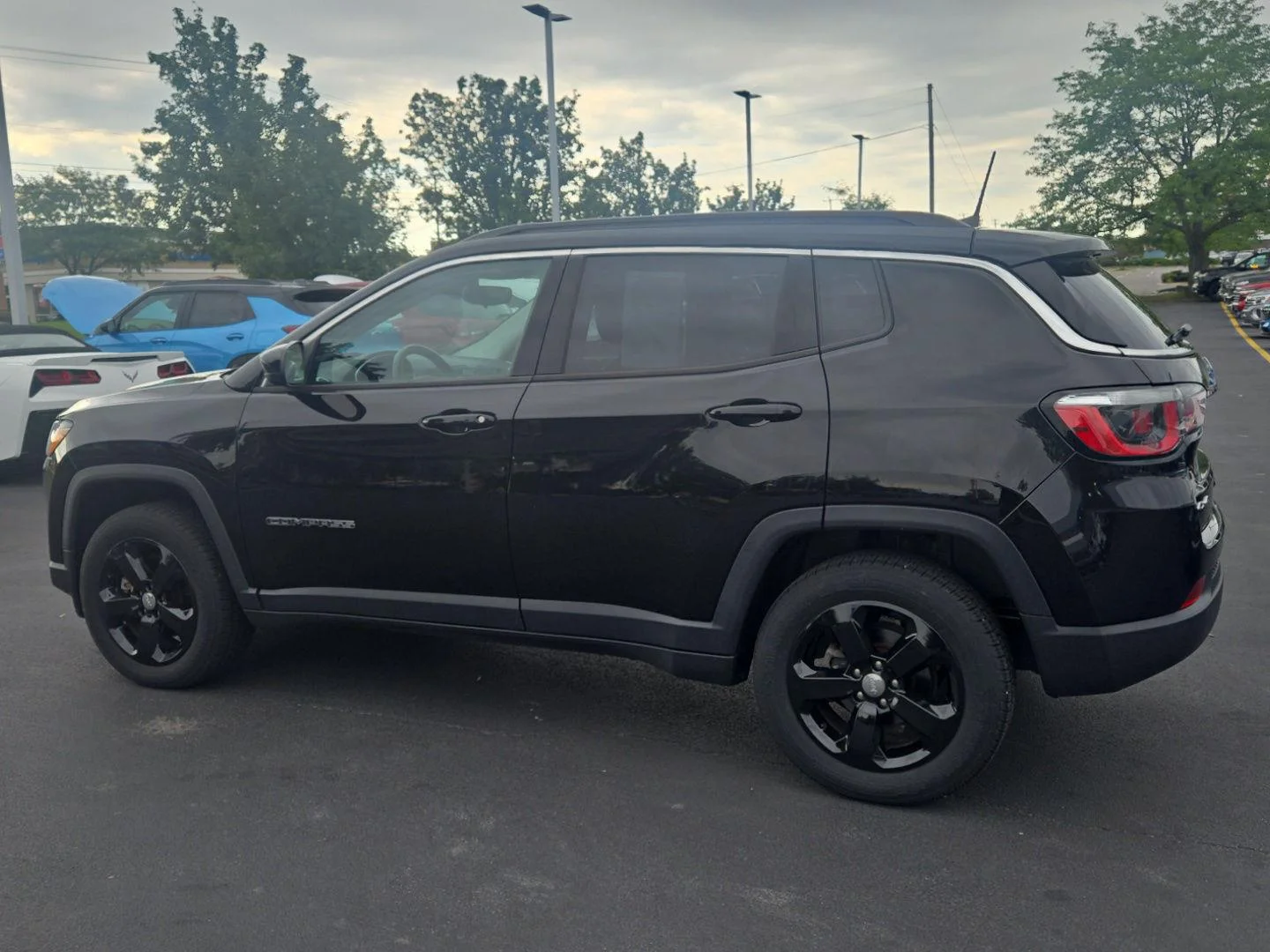 Used 2020  Jeep  image 4