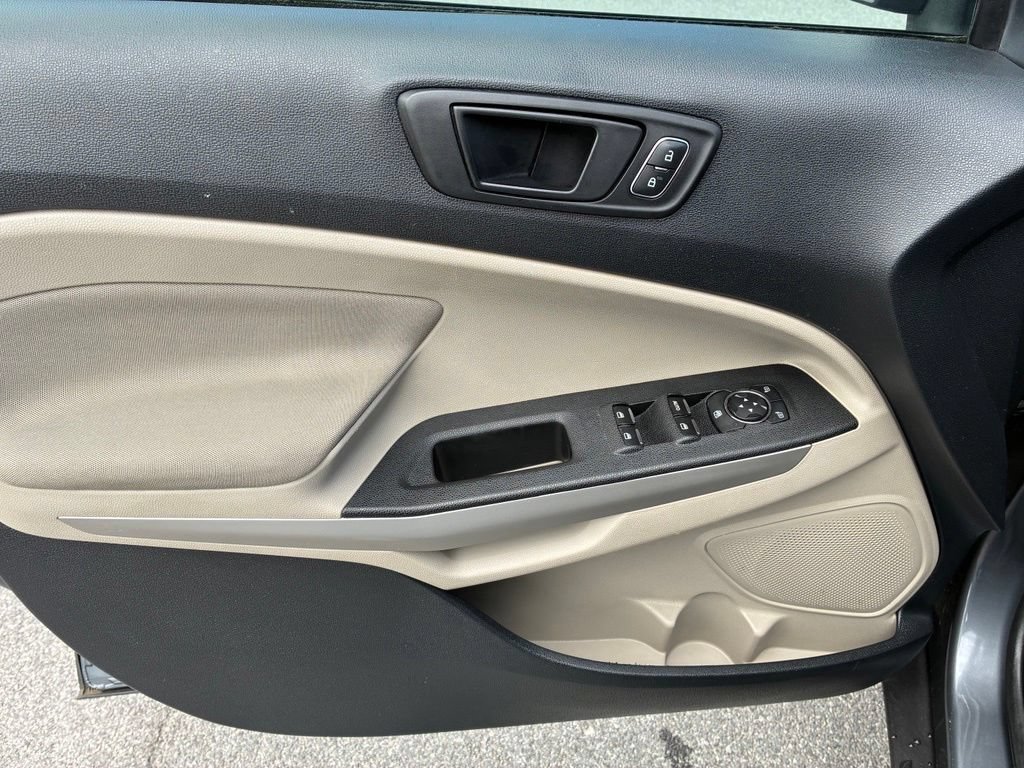 Used 2020  Ford S image 18