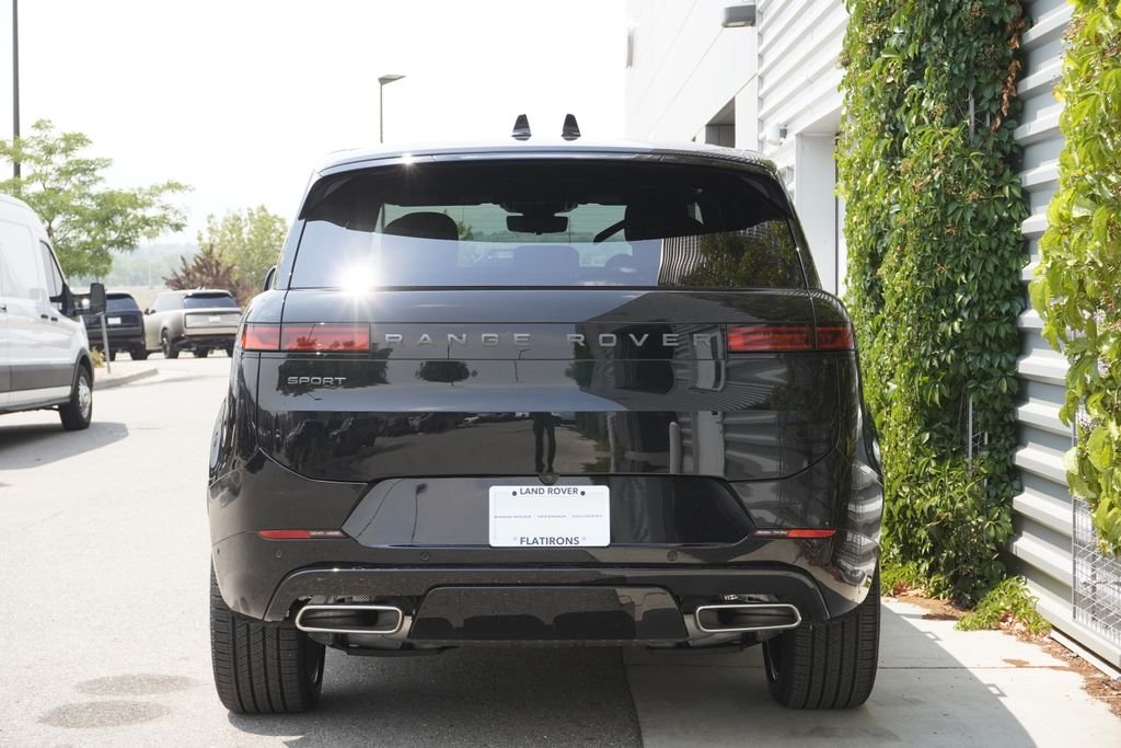 New 2026 Santorini Black Land Rover Dynamic SE image 6