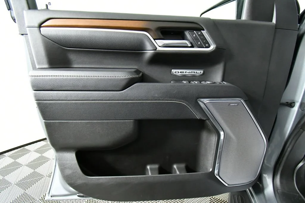 Used 2025 Sterling Metallic GMC Denali image 22