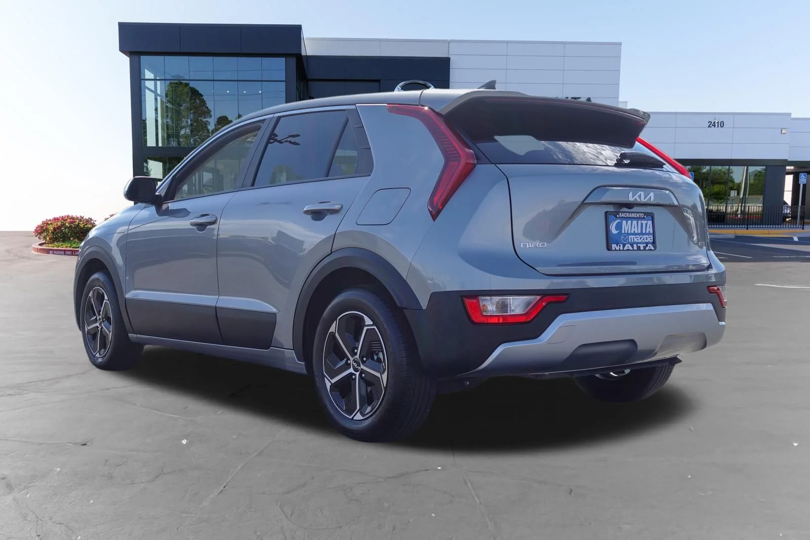 Used 2025 Steel Gray Kia LX image 5