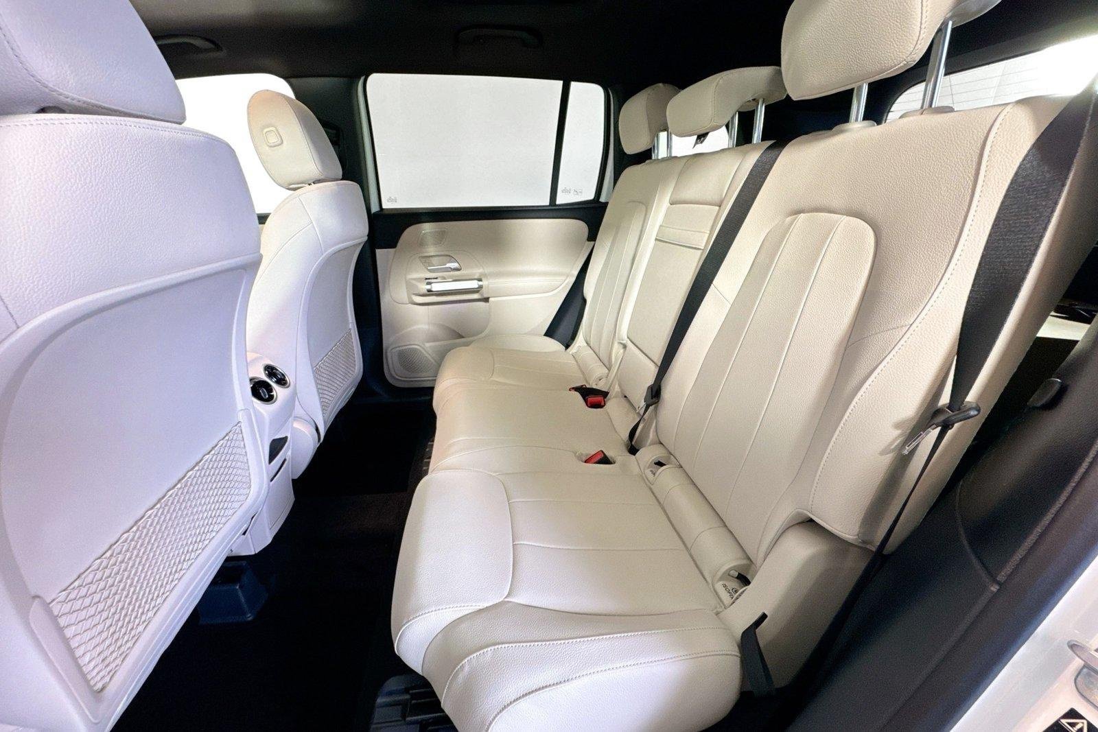 New 2026 Polar White Mercedes-Benz GLB 250 image 22