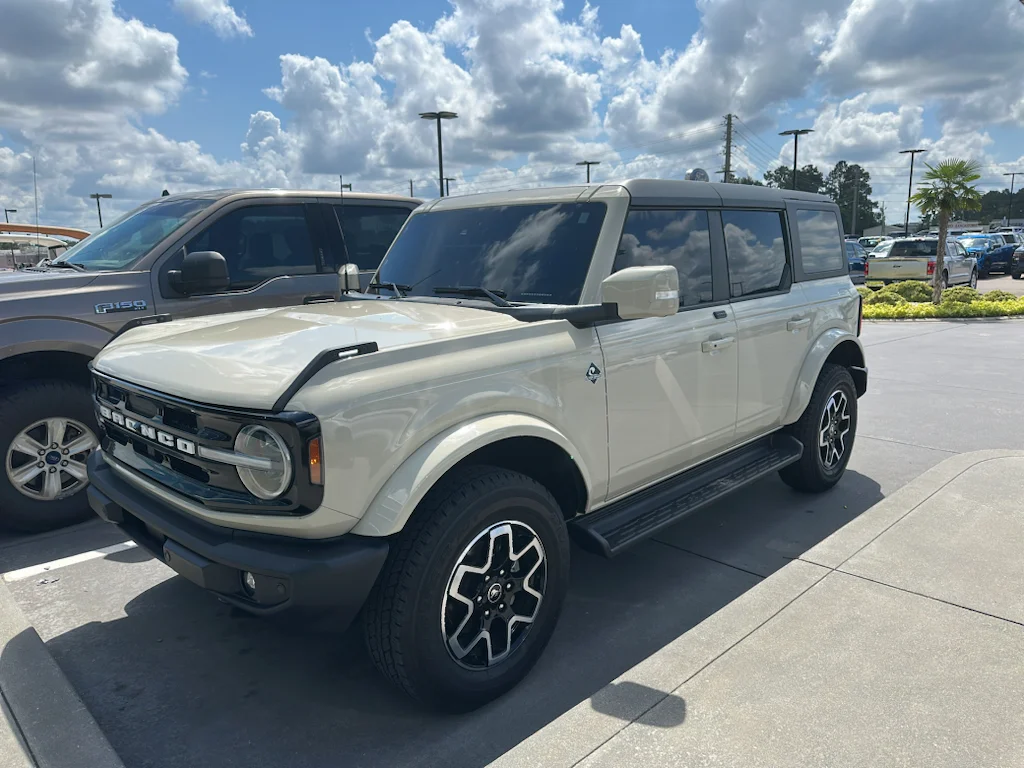 Used 2025 Desert Sand Ford Outer Banks image 1