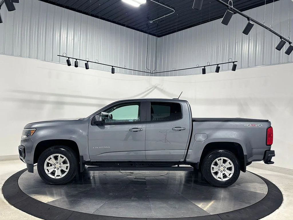 Used 2021 Gray Chevrolet LT image 18
