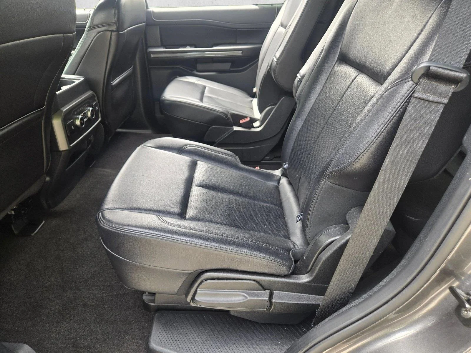 Used 2021 Magnetic Metallic Ford XLT image 18