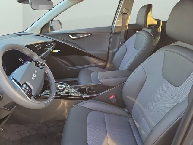 New 2025 Gray Kia Wind image 17