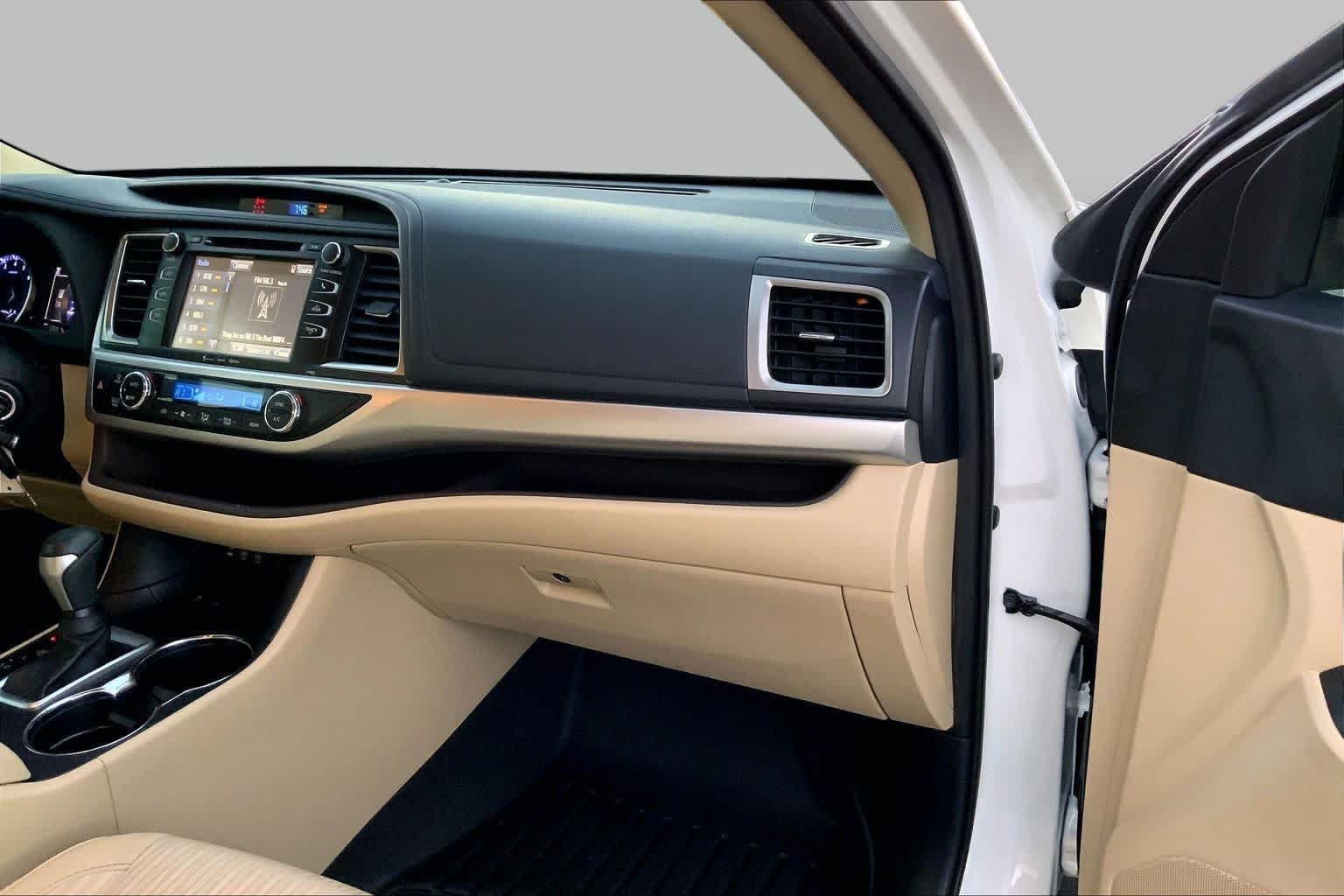 Used 2019 Blizzard Pearl Toyota LE Plus image 16